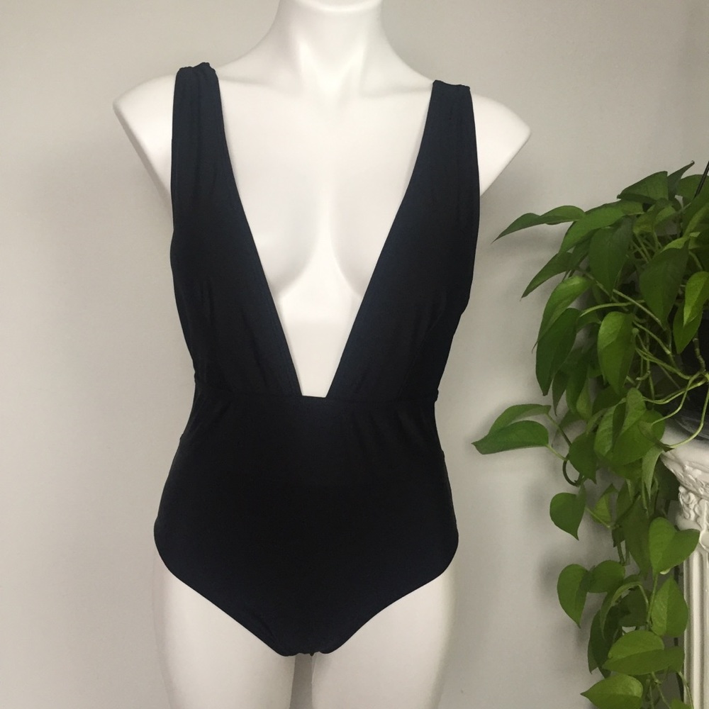 👙 NWOT Sexy Black Swimsuit 👙